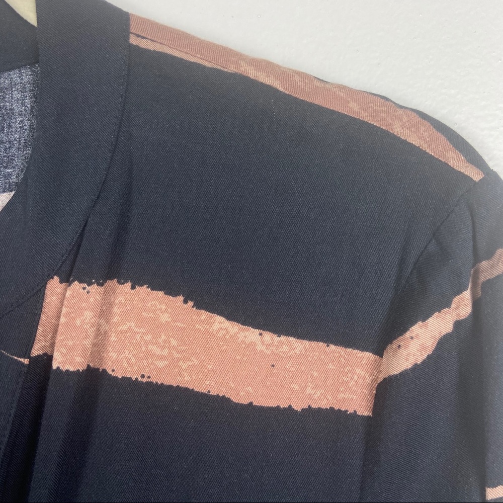 NIC+ZOE Abstract Animal Print Front Twist Top - Picture 14 of 15